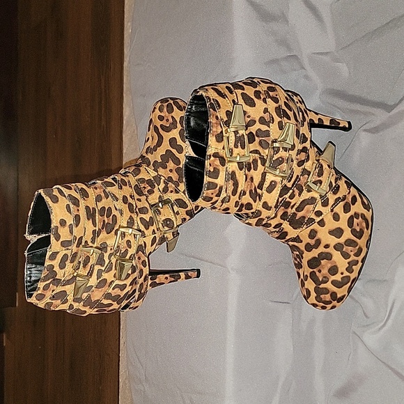 (J5) Charlotte Russe size 10 heels - Picture 1 of 5